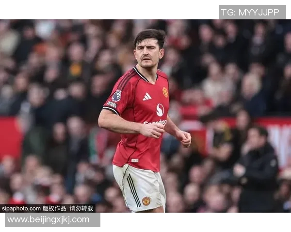 曼联迎战员瓤枷球队全力争胜展现强大实力与团队合作精神